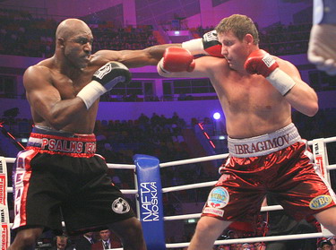 Ibragimov beats Holyfield